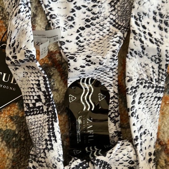 NWT Zaful String Triangle Bikini - Picture 5 of 6